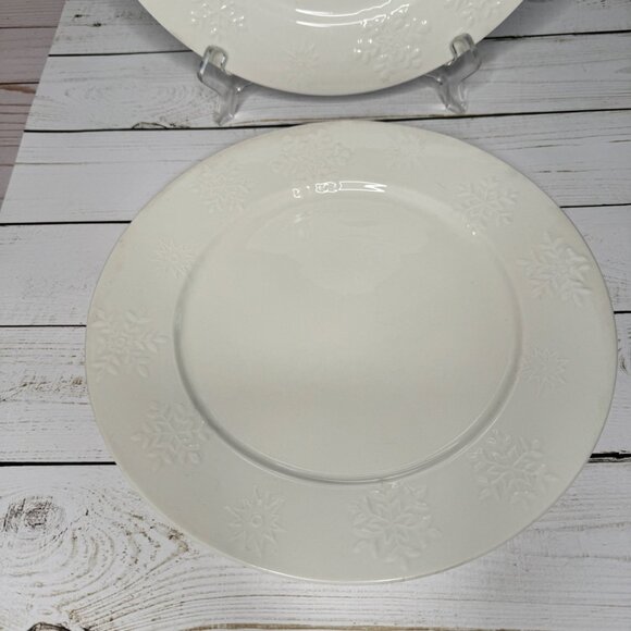 Set of 2 Snowflake Embossed Ceramic Dinner Plates 10.5" Greenbrier Holiday - Picture 3 of 6